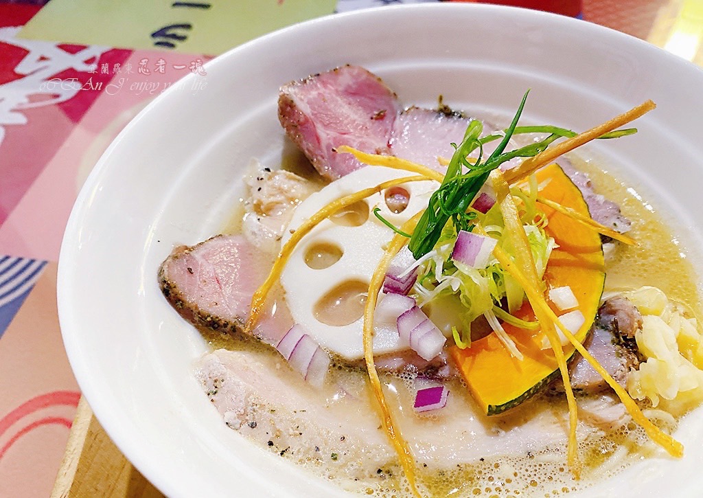 Ninja Soul Ramen – The Japanese canteen setting instantly transports you to Japan. Authentic Japanese ramen, with its ultra-thin noodles, must be eaten while hot. The chicken white soup is incredibly rich, and the fried dishes are made with genuine ingredients. It’s a taste that’s hard to forget! Highly recommended food in Luodong, Yilan.
