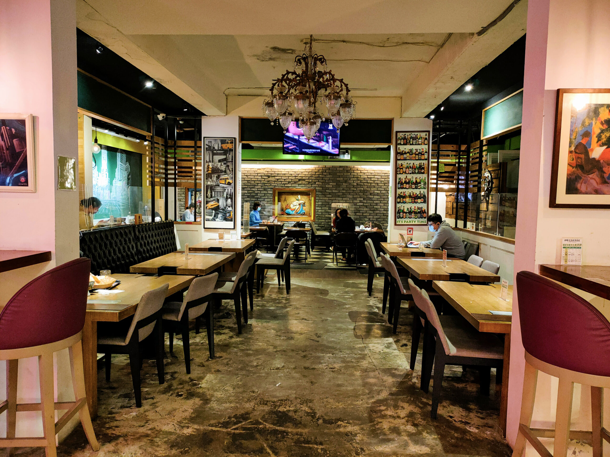 【Wenshan District, Taipei】i99 COFFEE. Hotpot Lovers, Look Here! With a variety of hotpot soup bases, unlimited servings of braised pork rice, ice cream, and drinks, and no time limit!