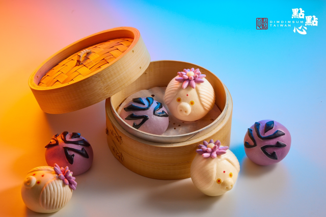 Attention Pili fans! The handsome and adorable Su HuanJen has arrived! The popular Hong Kong-style restaurant “Dim Sum Heart” has teamed up with the representative of Taiwanese culture “Pili Puppet Show” for the first time to launch the “Pili Su HuanJen Pork Set Meal”. Starting from January 15th, the heroic style descends, and the limited edition 3D character cards are a must-have!