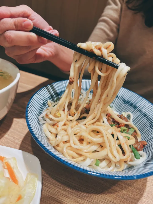 Hsinchu Food Diary – Wenwen’s Gourmet Journey – Yu Cuisine Bar: Unboxing Affordable Delicacies around the Mega City. The Super-sized Fresh Shrimp Dumplings are a Must-Try!